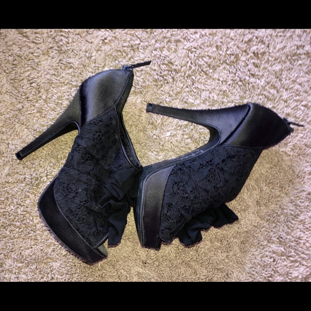 Shoes - Picture 4 of 8